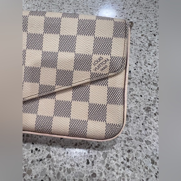 SOLD 🎉Louis Vuitton Felicie Pochette - Picture 10 of 11